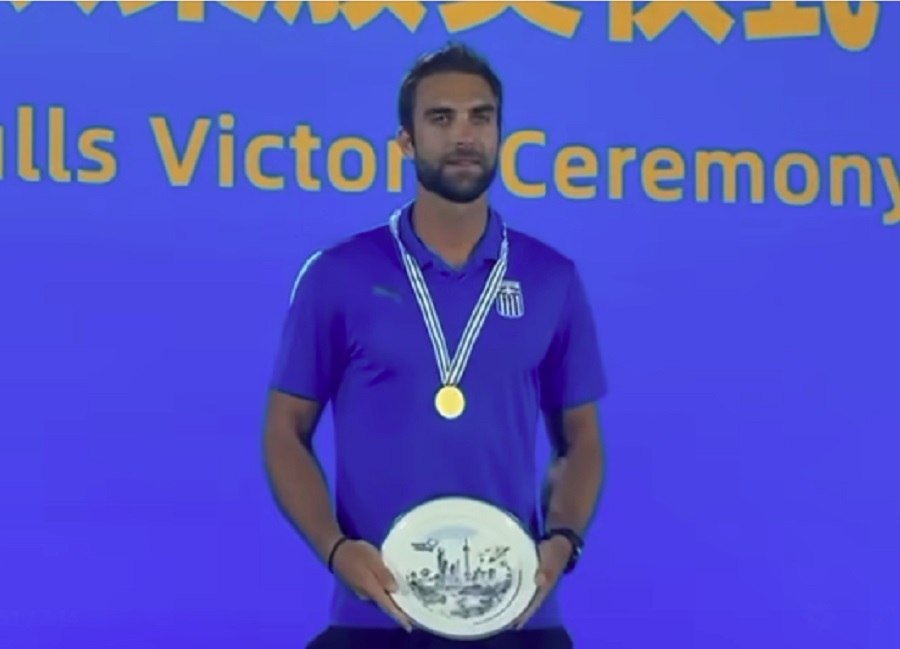 Η απονομή του χρυσού μεταλλίου και ο Εθνικός ύμνος προς τιμήν του Παγκόσμιου πρωταθλητή Στέφανου Ντούσκου