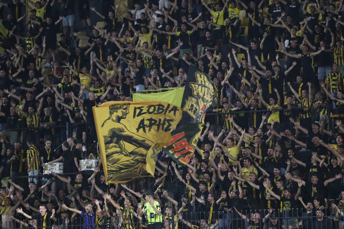 Oπαδικό Fair Play: Αρειανοί κέρασαν μπύρες τους φιλοξενούμενους του Παναιτωλικού (vid)