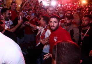 Ο Ποντένσε στο λιμάνι του και ο κόσμος του Ολυμπιακού στον έβδομο ουρανό (vids, pics)