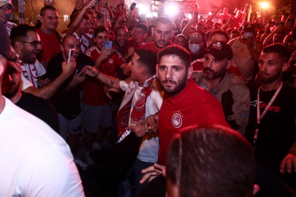 Ο Ποντένσε στο λιμάνι του και ο κόσμος του Ολυμπιακού στον έβδομο ουρανό (vids, pics)