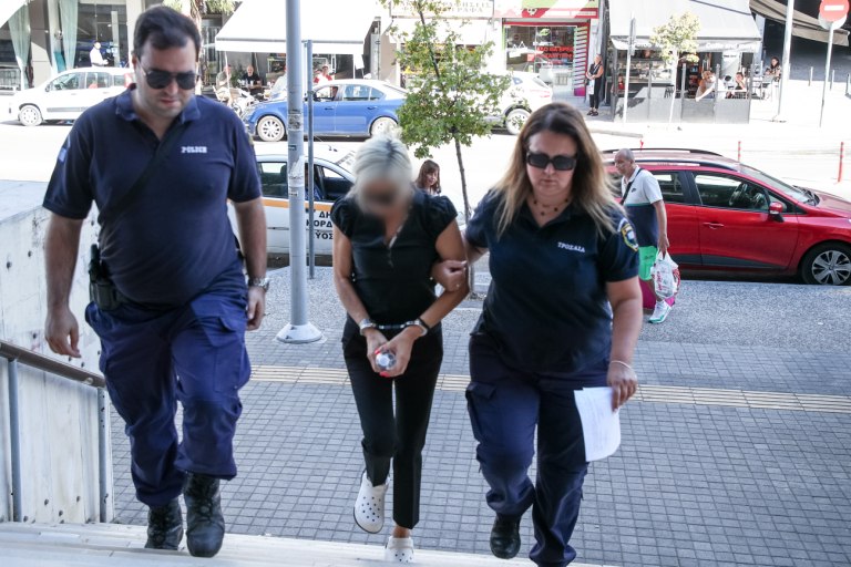 Τροχαίο στη Θεσσαλονίκη: Ελεύθερη με περιοριστικούς όρους η 45χρονη οδηγός της Porsche