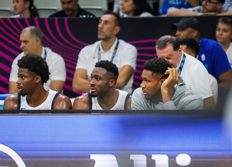 AS: «Η ΕΟΚ λέει για πρόβλημα στο γόνατο, αλλά πίσω από την απουσία του Γιάννη κρύβεται κάτι άλλο»