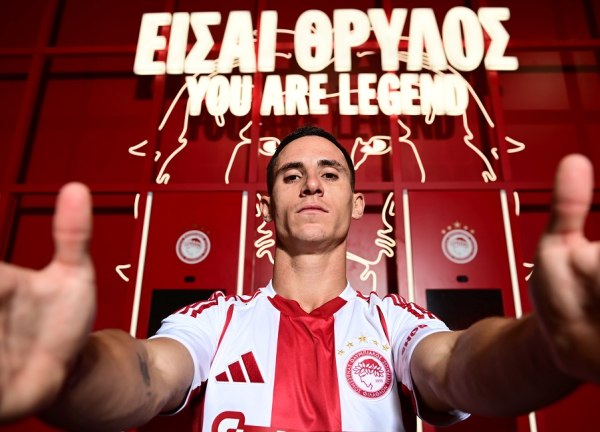 Ποντένσε: «Δεν περίμενα τέτοια υποδοχή, δεύτερη οικογένειά μου ο Ολυμπιακός» (vid)