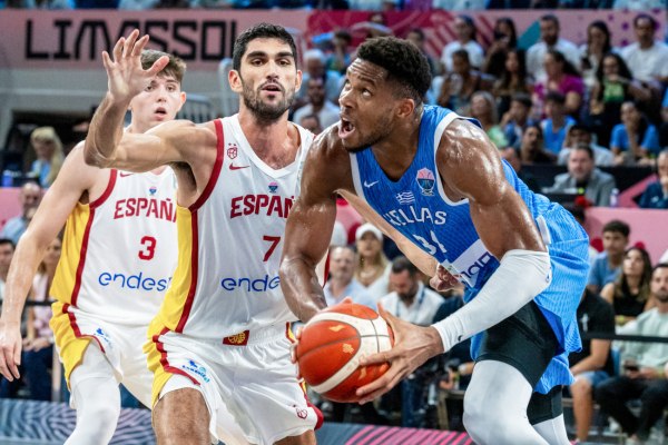 Ισπανία – Ελλάδα 86-90: Τεράστια νίκη και πρώτη θέση για την Εθνική μας (vid)