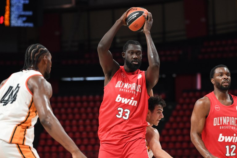 Παρελθόν από τον Ολυμπιακό ο Κουμάτζε