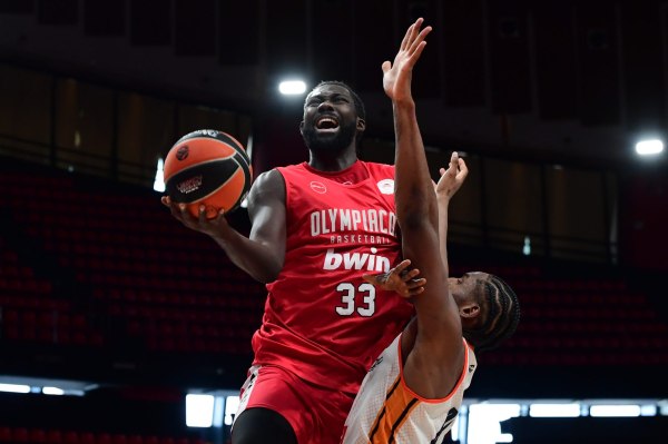 Ολυμπιακός: Ο Κουμάτζε και η απόφαση του Μπαρτζώκα (vid)