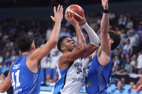 Σαρωτικός: Ο Γιάννης Αντετοκούνμπο διέλυσε το Ισραήλ με 37 πόντους (vid)