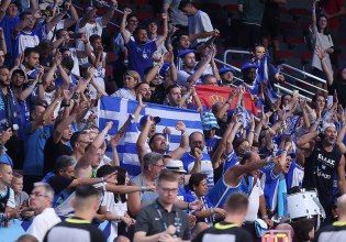 Εθνική Ελλάδας: Αποθεώθηκαν Σπανούλης και παίκτες από Έλληνες οπαδούς κατά την αναχώρηση από το ξενοδοχείο (vid)