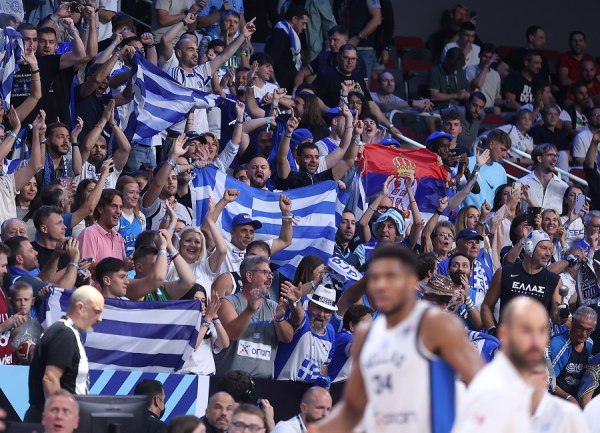 Η «μάχη» της κερκίδας στο Ελλάδα – Τουρκία: Πόσοι Έλληνες και Τούρκοι φίλαθλοι θα είναι στο στάδιο (vid)