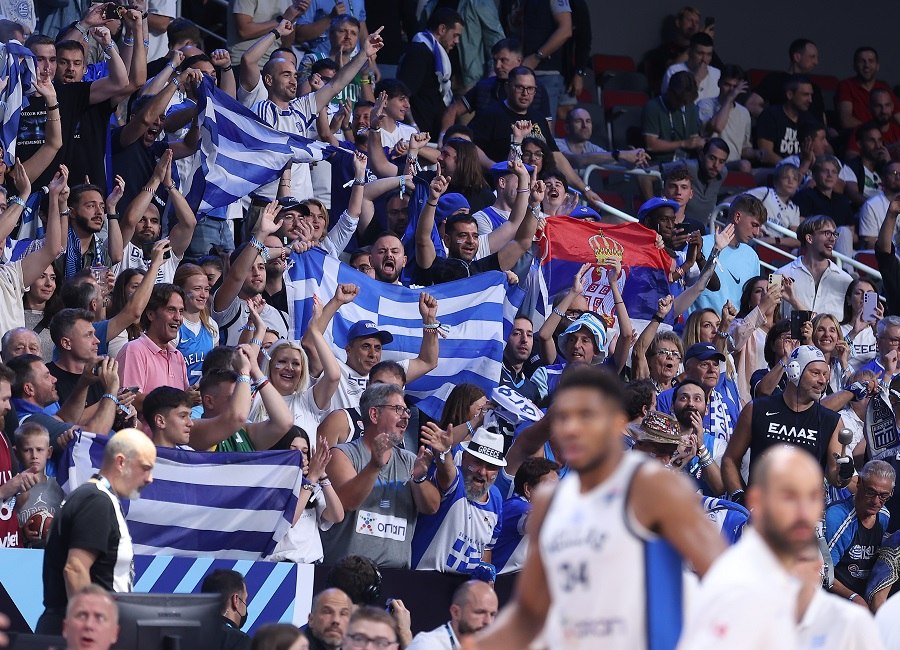 Η «μάχη» της κερκίδας στο Ελλάδα – Τουρκία: Πόσοι Έλληνες και Τούρκοι φίλαθλοι θα είναι στο στάδιο (vid)