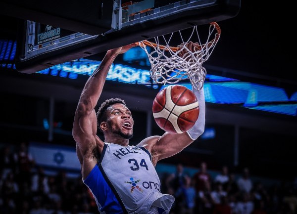 Με Γιάννη Αντετοκούνμπο η εντυπωσιακή αφίσα της FIBA για τους «8» του Eurobasket 2025 (pic)