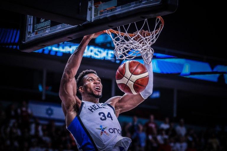 Ο Γιάννης «πέταξε» από τη γη στο… διάστημα