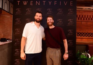 Εγκαίνια για το «25» του Άλεκ Πίτερς (pics)