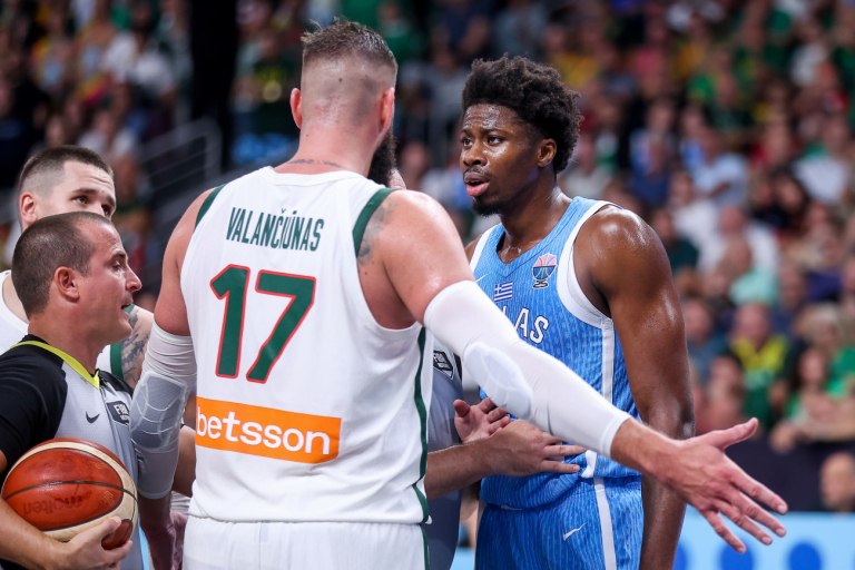 O Κώστας Αντετοκούνμπο, η καταλυτική παρουσία με τη Λιθουανία και ο… Ολυμπιακός (vids)