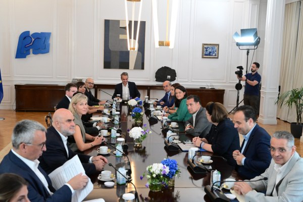 Διυπουργική σύσκεψη στο Μαξίμου με στελέχη της Google για το μέλλον της Τεχνητής Νοημοσύνης