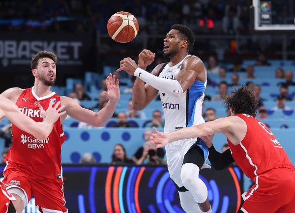 Απάντησε στις δηλώσεις του Σενγκούν ο Γιάννης Αντετοκούνμπο (vid)