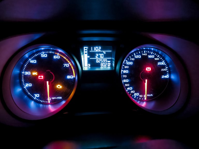 Σε ισχύ από σήμερα ο νέος Κώδικας Οδικής Κυκλοφορίας – Αυστηρότερες ποινές για κινητό, ταχύτητα και αλκοόλ