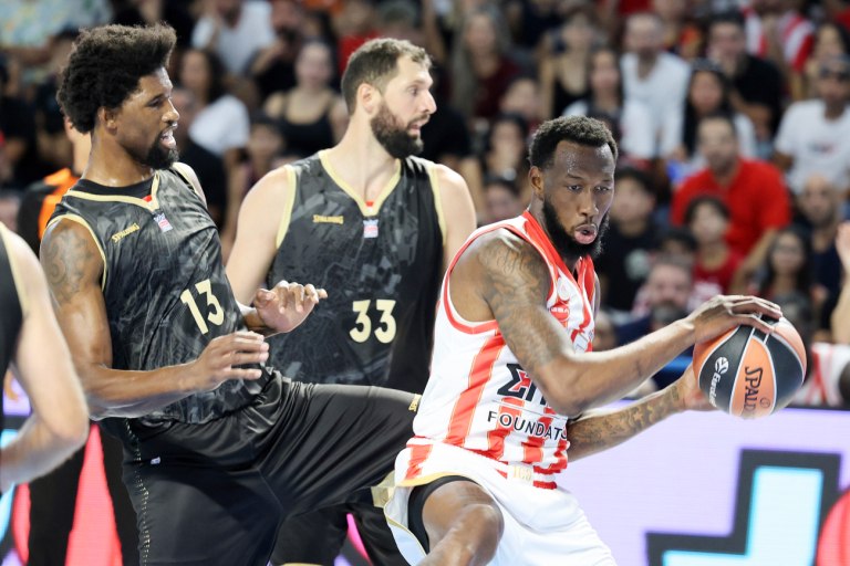 Η εξαιρετική εμφάνιση του Χολ στο φιλικό με τη Μονακό – Τι προσφέρει ο Αμερικανός στον Ολυμπιακό