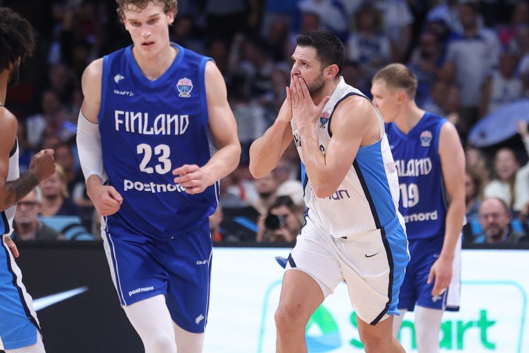 Συγκλονιστική στιγμή με Γιάννη Αντετοκούνμπο και Παπανικολάου να ξεσπούν σε κλάματα