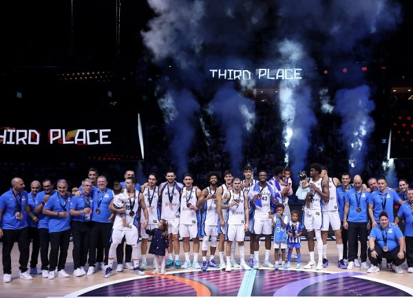 Μεγάλες στιγμές στην απονομή της χάλκινης Εθνικής ομάδας – Δείτε εικόνες