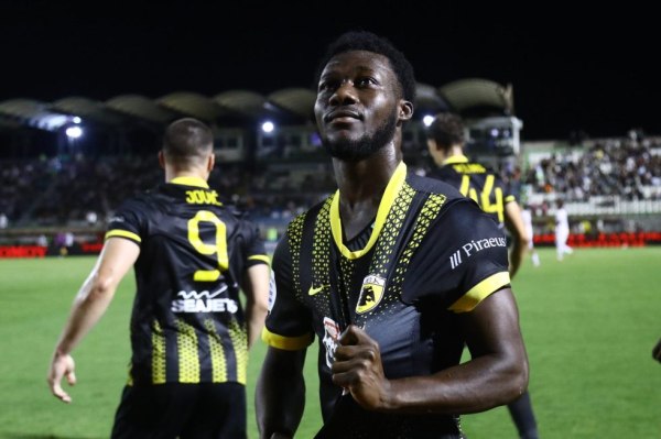 Λεβαδειακός – ΑΕΚ 0-1: O Παπαπέτρου προκάλεσε με λάθος υπέρ της ΑΕΚ και… φρέναρε τους γηπεδούχους