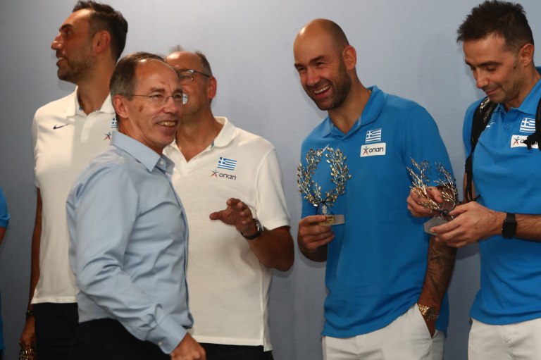 Εθνική Ελλάδας: Η αποστολή έφτασε στην Αθήνα υπό τους ήχους του Final Countdown (pics, vid)