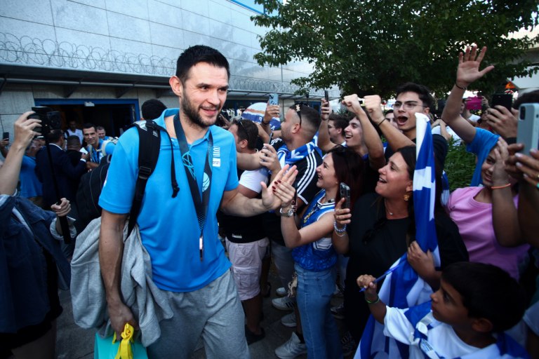 Παπανικολάου: «Η θετική ενέργεια του κόσμου μας έδωσε ώθηση – Το μπάσκετ είναι ενιαίο»
