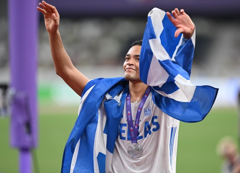 «Ιπτάμενος» Καραλής: Ασημένιος στο Παγκόσμιο Πρωτάθλημα του Τόκιο! – Νέο παγκόσμιο ρεκόρ ο Ντουπλάντις