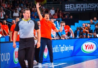Η αντίδραση του Ντένις Σρέντερ στην ανάδειξη του Αταμάν ως κορυφαίου προπονητή του Eurobasket
