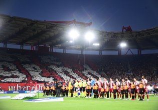 Εντυπωσιακό κορεό στο Καραϊσκάκη, για την επιστροφή του Ολυμπιακού στο Champions League (vid, pics)