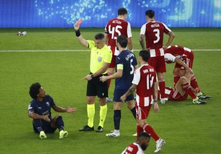 Αποβλήθηκε με δεύτερη κίτρινη κάρτα ο Μπρούνο, για σκληρά φάουλ σε Ποντένσε και Πιρόλα (vid)