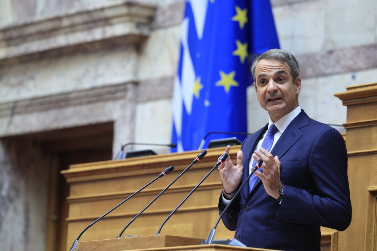 Μασάζ Μητσοτάκη στους «γαλάζιους» βουλευτές και φροντιστήριο για τα μέτρα της ΔΕΘ