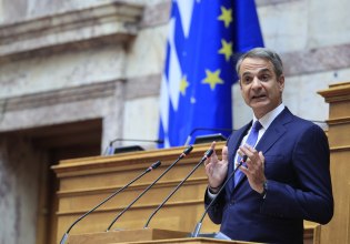 Μασάζ Μητσοτάκη στους «γαλάζιους» βουλευτές και φροντιστήριο για τα μέτρα της ΔΕΘ