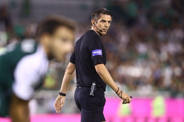 Αϊτεκίν: Ο διαιτητής που έπεσε από το πάνω ράφι και ο σάλος με τη διαιτησία του στο Champions League