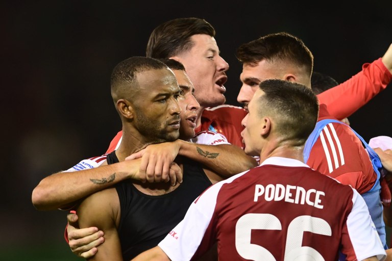 Ποντένσε και Ταρέμι έκαναν πάρτι και ο διαιτητής τα έκανε… θάλασσα