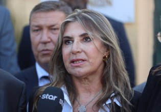 «Τον έσφαξαν, πάλεψε με δύο τρομακτικά άτομα που είχαν μένος» – Τι είπε η χήρα του Σήφη Βαλυράκη στο δικαστήριο