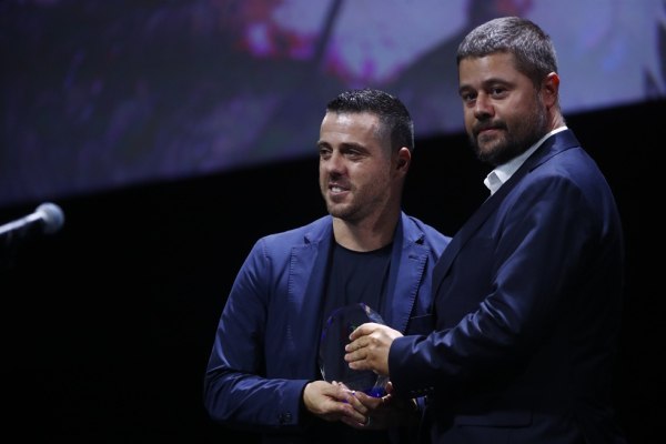 Βραβεία ΠΣΑΠΠ: Ο Βιεϊρίνια τιμήθηκε από τον Γκαγκάτση για την προσφορά του στο ποδόσφαιρο (vids)