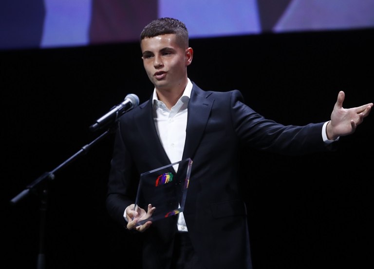 Βραβεία ΠΣΑΠΠ: Καλύτερος νέος Έλληνας ποδοσφαιριστής ο Μουζακίτης (vid)