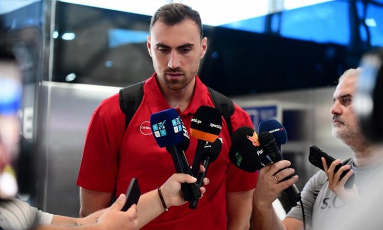 Μιλουτίνοφ: «Θα είναι εξαιρετικό να ξεκινήσουμε τη σεζόν με τίτλο – Χαρούμενος που έμεινα στον Ολυμπιακό»