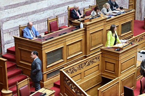 Κόντρα στη Βουλή για τα Τέμπη: Τι είπε για τα αιτήματα εκταφής η Ζωή Κωνσταντοπούλου – «Θέλει να καθυστερήσει τη δίκη» απάντησε ο Άδωνις Γεωργιάδης