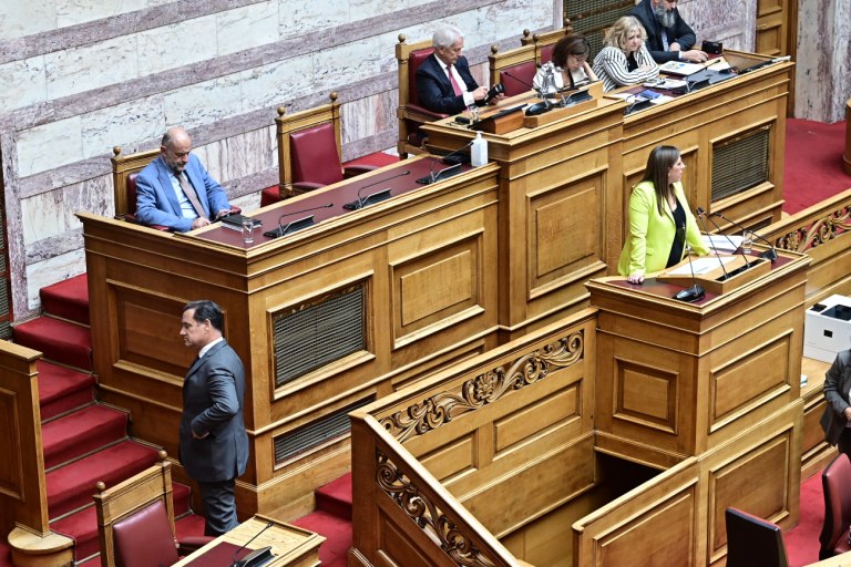 Κόντρα στη Βουλή για τα Τέμπη: Τι είπε για τα αιτήματα εκταφής η Ζωή Κωνσταντοπούλου – «Θέλει να καθυστερήσει τη δίκη» απάντησε ο Άδωνις Γεωργιάδης