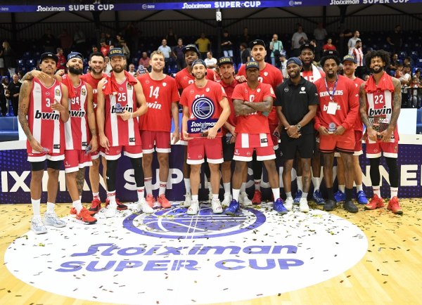Ολυμπιακός: Η απονομή στον κάτοχο του Super Cup (pics+vid)