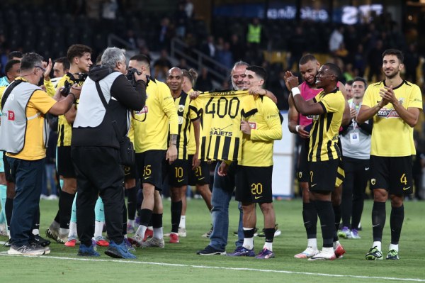 Μάριος Ηλιόπουλος: Η έκπληξη και το… σόου για τις 400 συμμετοχές του Πέτρου Μάνταλου (vid)