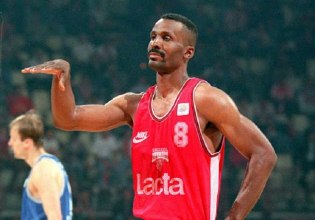 Έντι Τζόνσον για Αντετοκούνμπο: «Στην Ελλάδα καταλαβαίνεις τι σημαίνει πάθος και αφοσίωση»