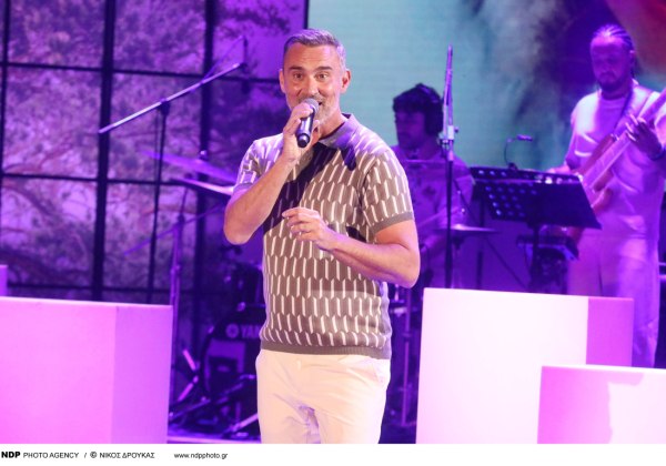 Γιώργος Καπουτζίδης: H αφιέρωση που έκανε επί σκηνής στον σύντροφό του