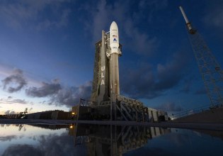 Η Amazon προσπαθεί να προλάβει την SpaceX