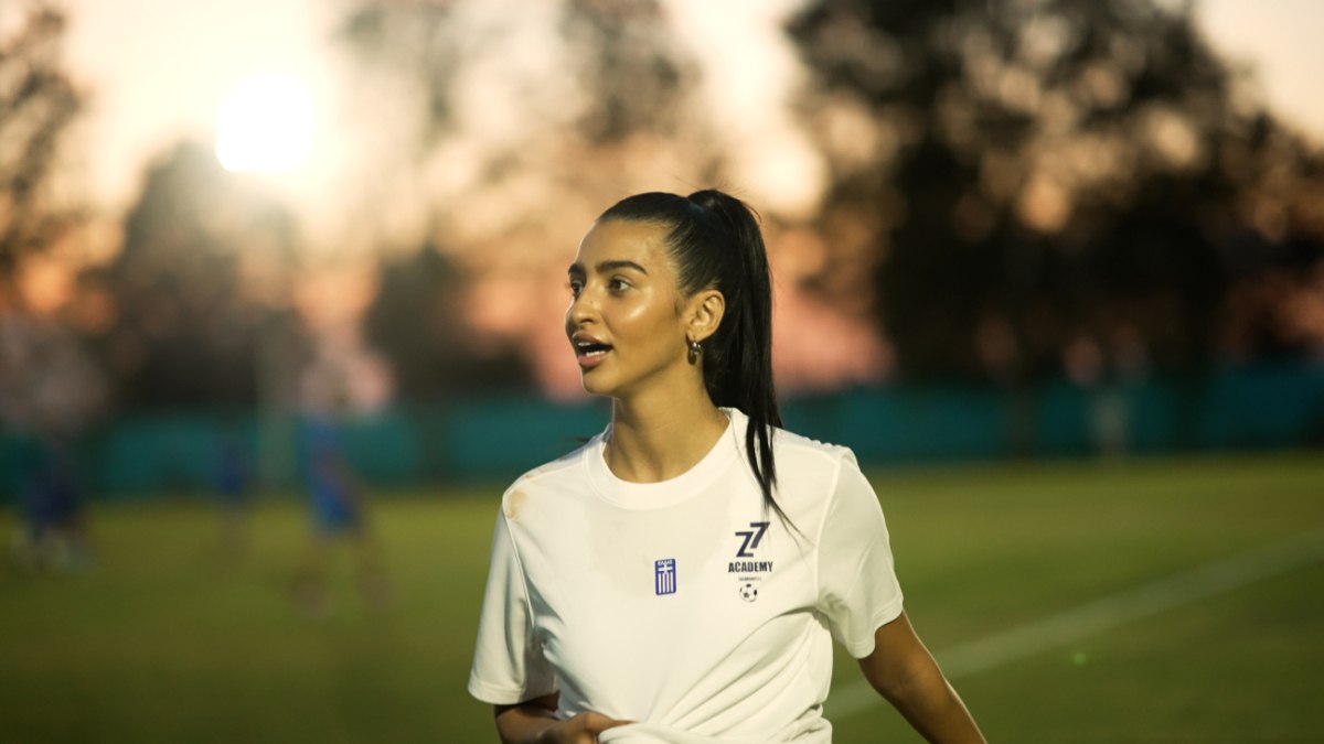 Η Αναστασία έπαιξε ποδόσφαιρο με Ζαγοράκη & Καραγκούνη και απογείωσε τη Θεσσαλονίκη με το live της