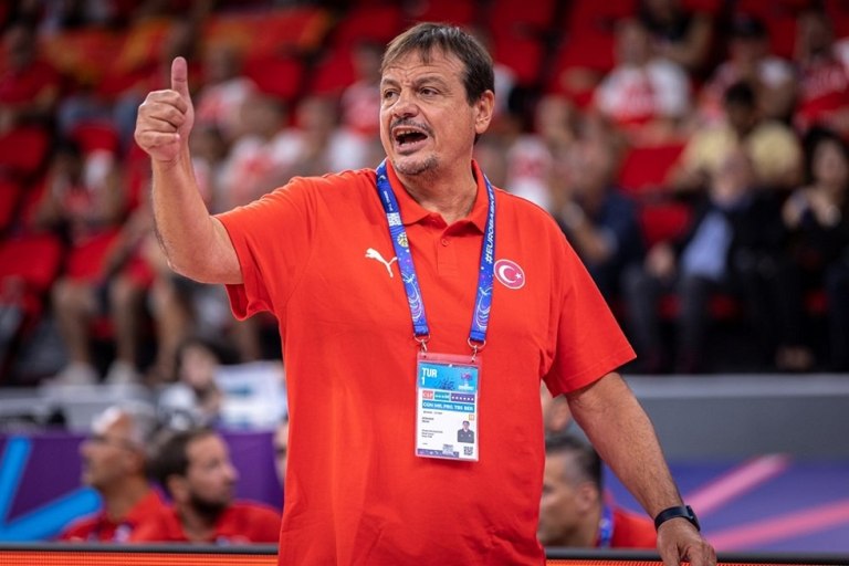 Αταμάν: «Δεν ύψωσα τις γροθιές μου από σεβασμό στους φίλους μου στην Ελλάδα, αυτός που έγραψε… κανένα έλεος, απολύθηκε»