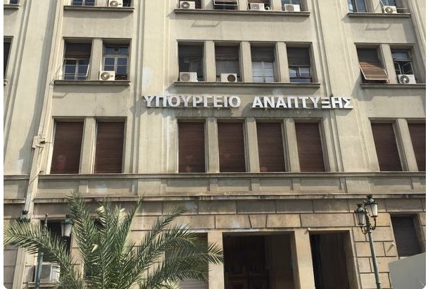 Το υπουργείο Ανάπτυξης απαντά στο ΠΑΣΟΚ για την ακρίβεια