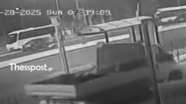 Θεσσαλονίκη: Η στιγμή που ΙΧ παρασύρει 40χρονη – Νοσηλεύεται σε κρίσιμη κατάσταση